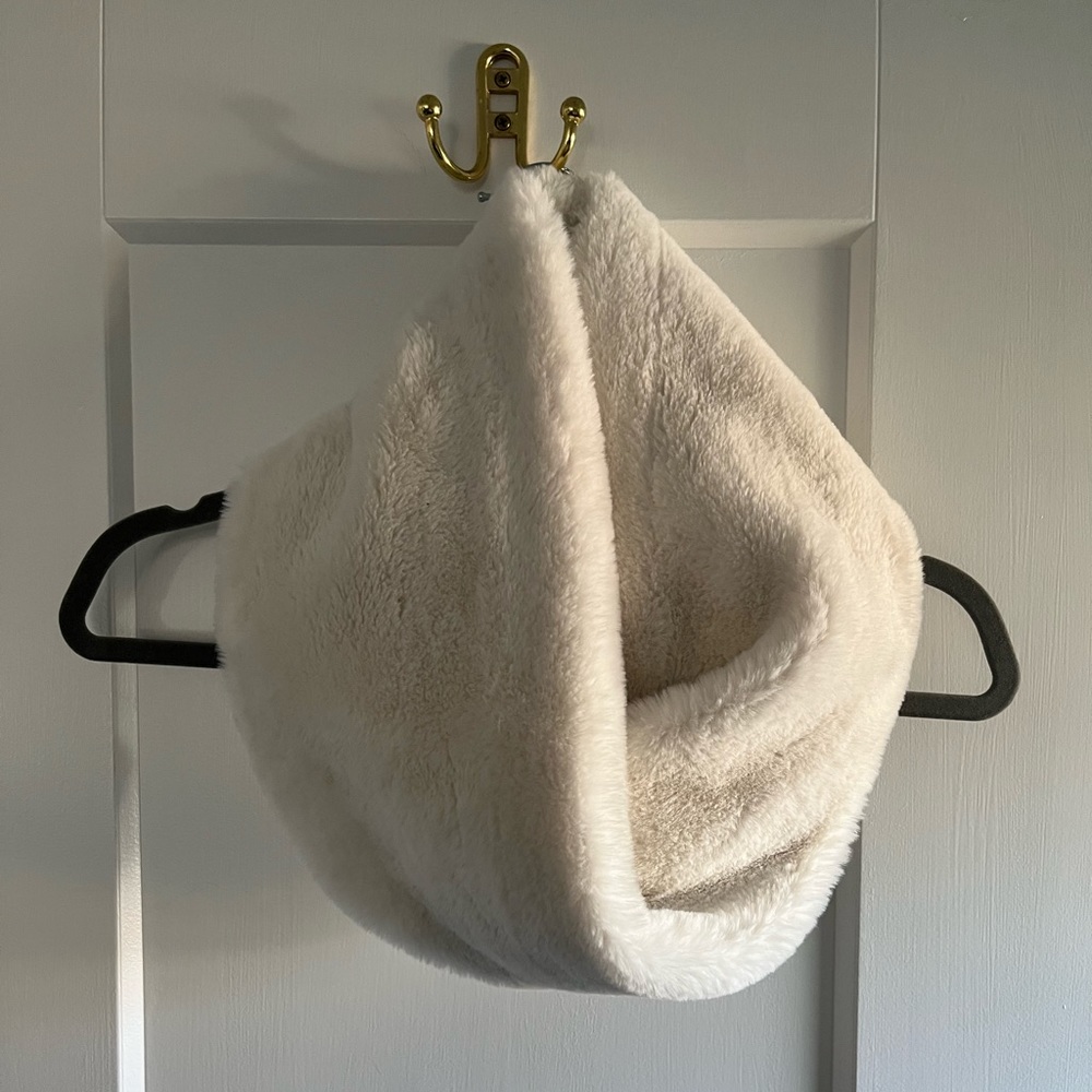 BANANA REPUBLIC — Faux Fur Infinity Scarf (White) — One Size